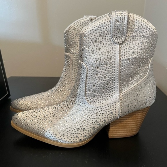 Silver Sparkle Leslie Rhinestones Western Boots NIB - Picture 10 of 16